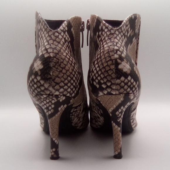 Nine West Gray Snakeskin Print Pointed Toe Ankle Boots 3" Heel - Picture 8 of 10